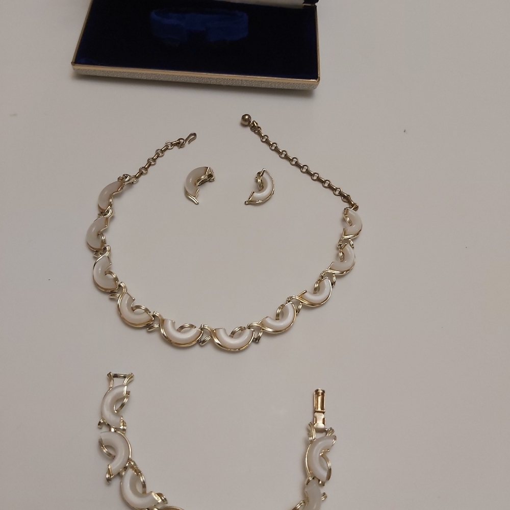 Opera World Masterpiece Collection Jewelry Set